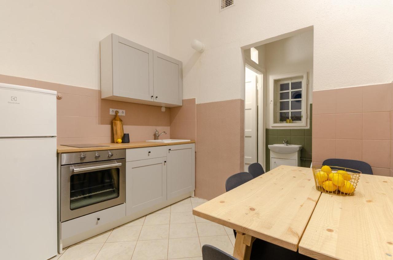 Cosy Apartment In Central District. Boedapest Buitenkant foto